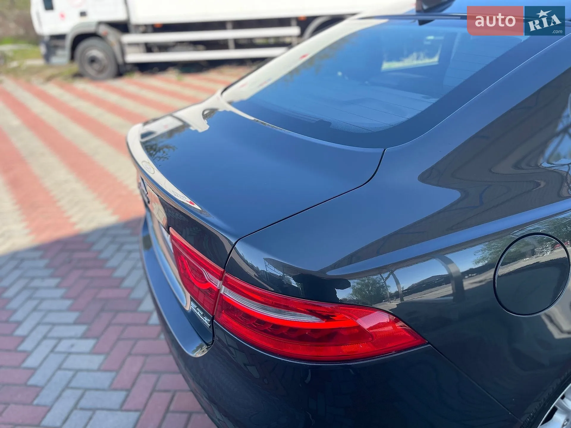 2016 Jaguar XE - мініатюра 8