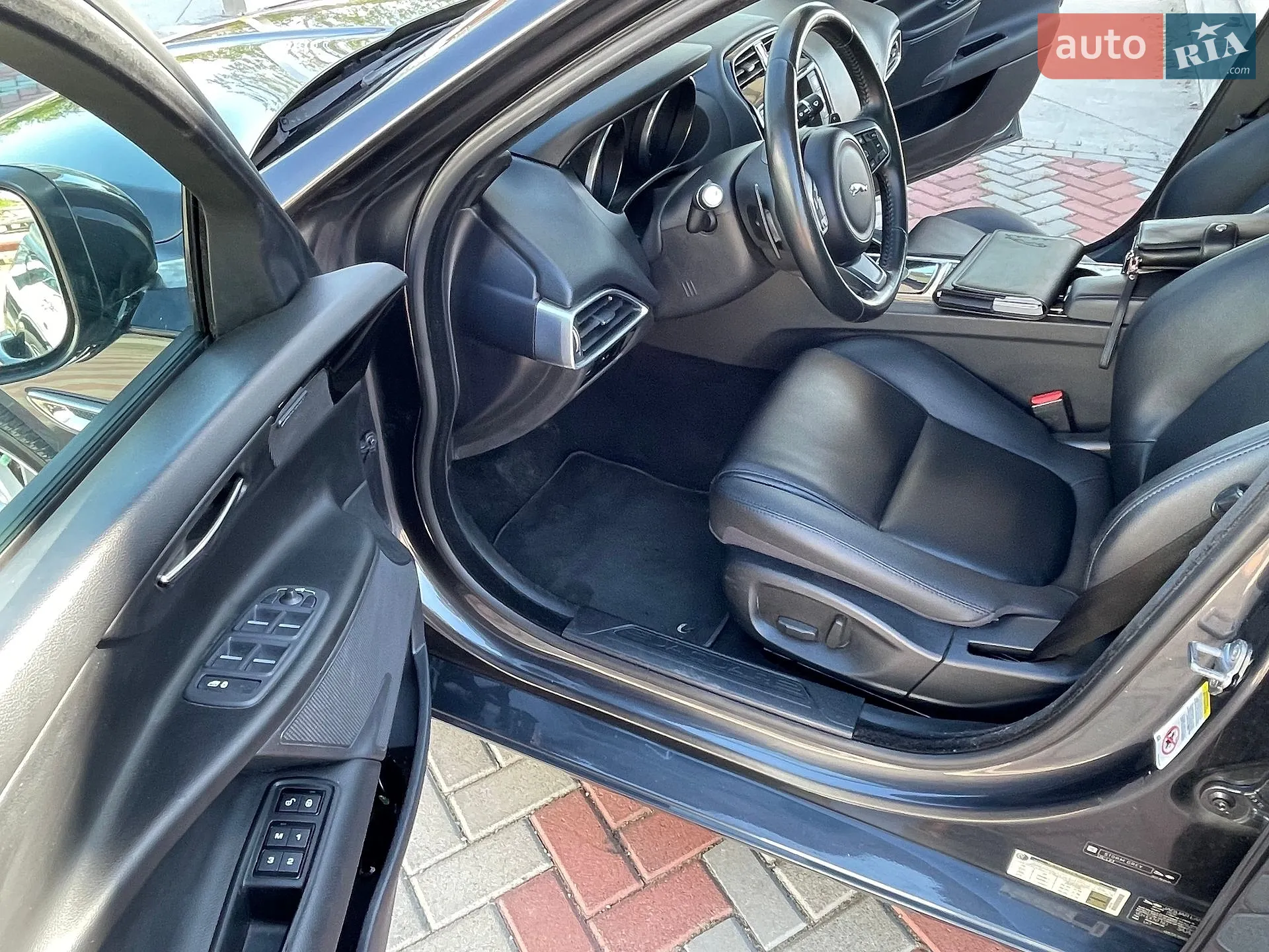 2016 Jaguar XE - мініатюра 12
