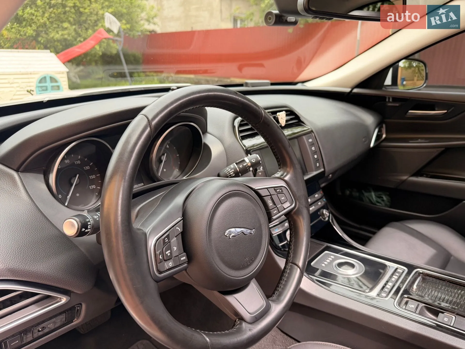 2018 Jaguar XE - мініатюра 18