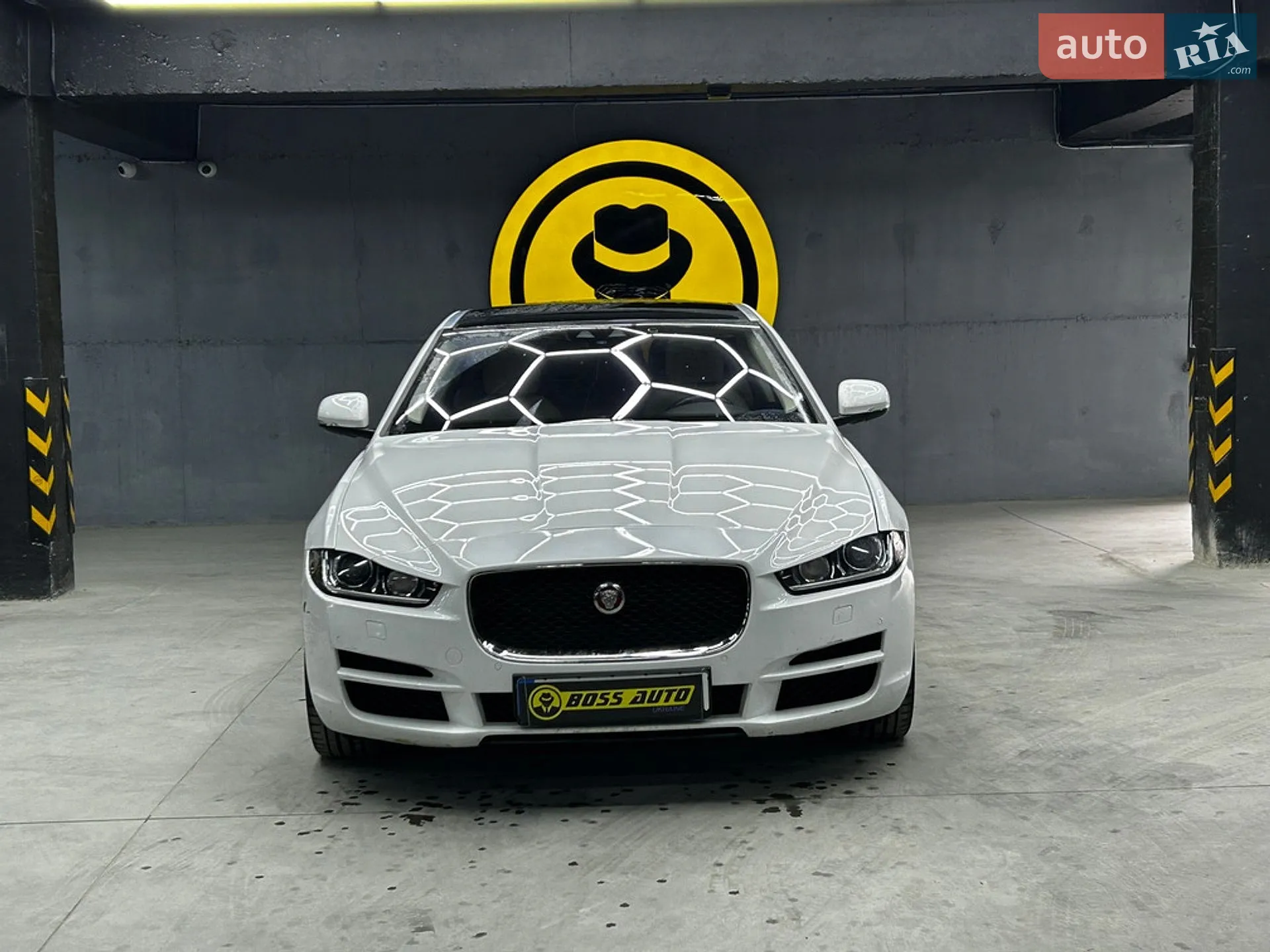 2016 Jaguar XE - мініатюра 4