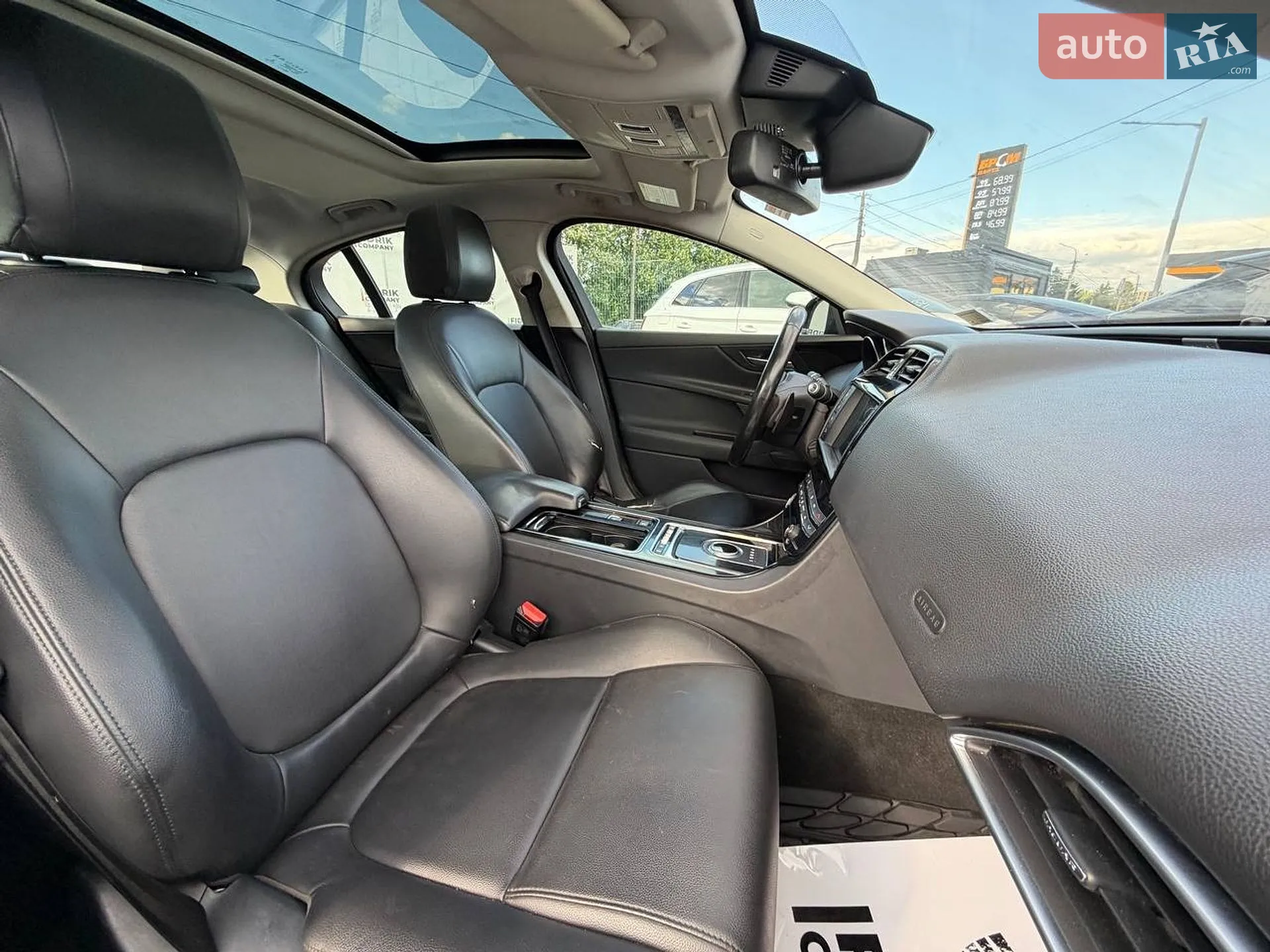 2018 Jaguar XE - мініатюра 20