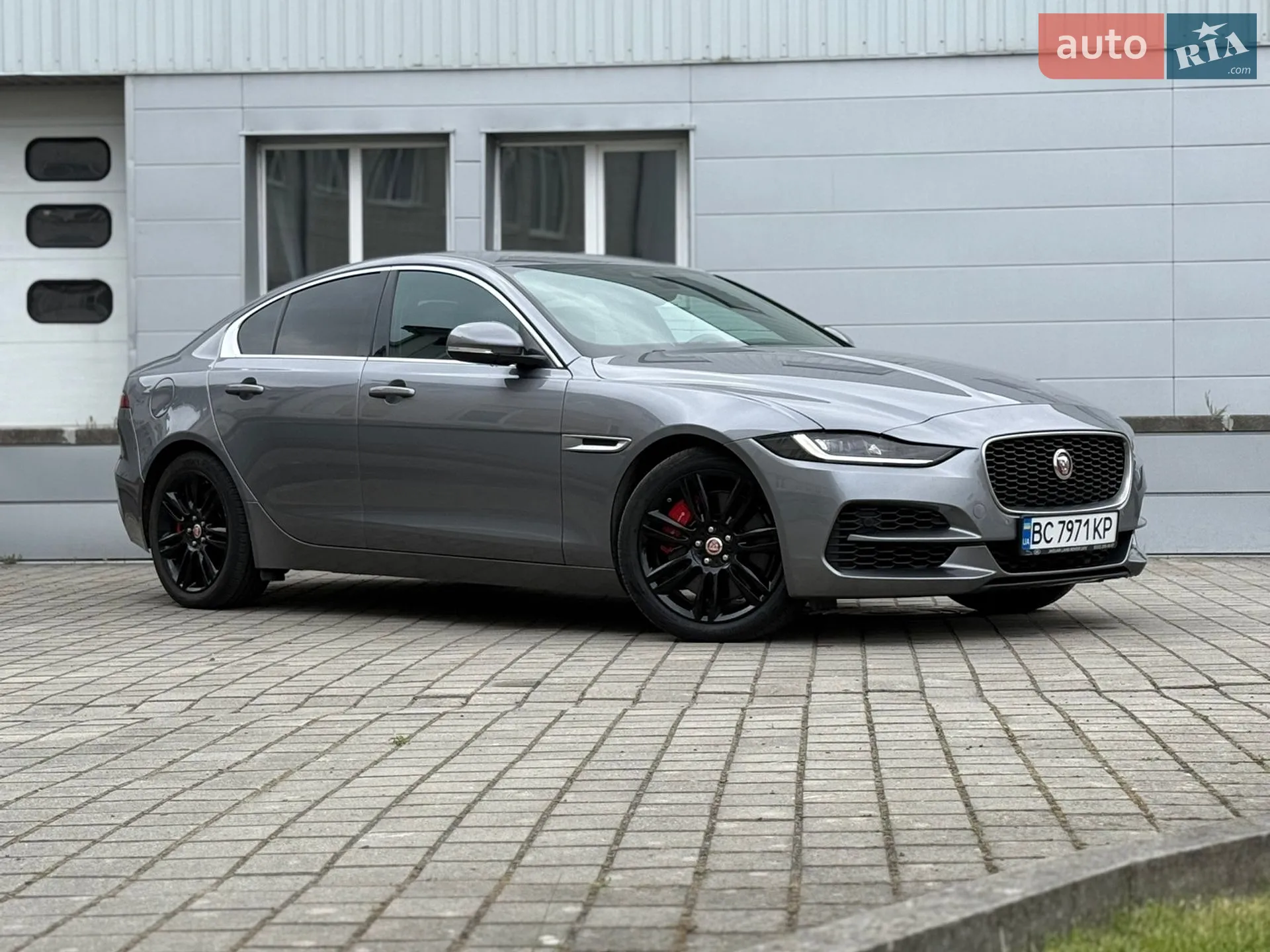 2020 Jaguar XE - мініатюра 2
