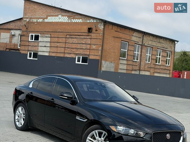 Седан Jaguar XE 2017 в Нововолинську