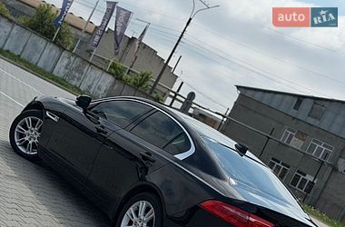 Седан Jaguar XE 2017 в Нововолинську