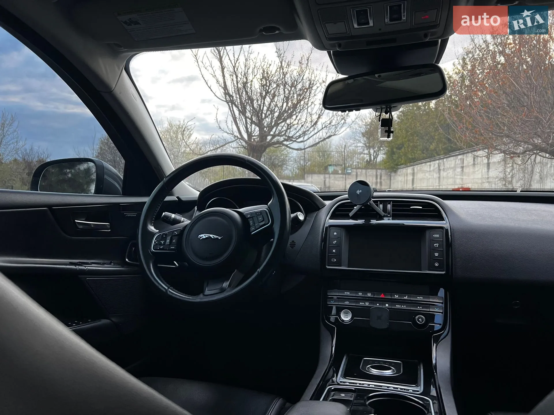 2016 Jaguar XE - мініатюра 2
