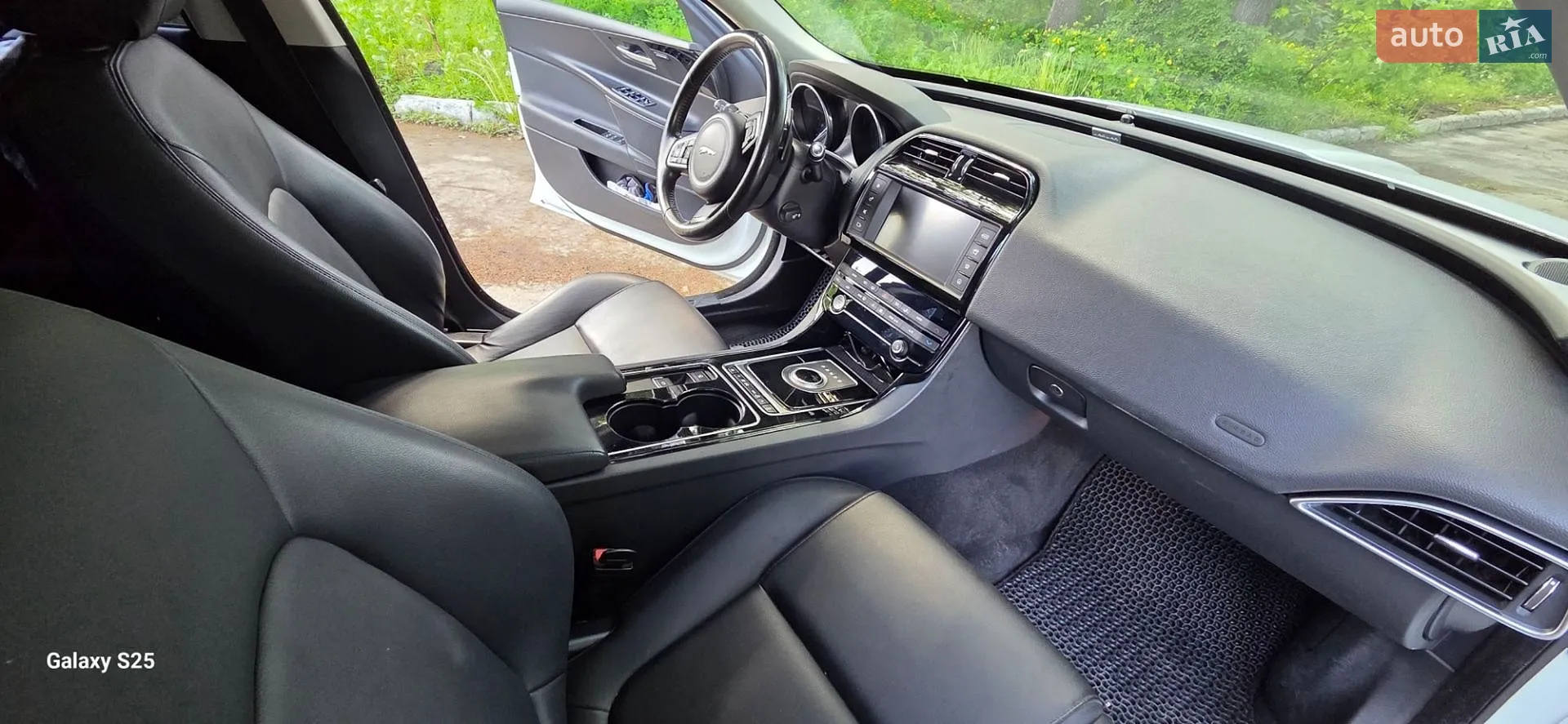 2016 Jaguar XE - мініатюра 11