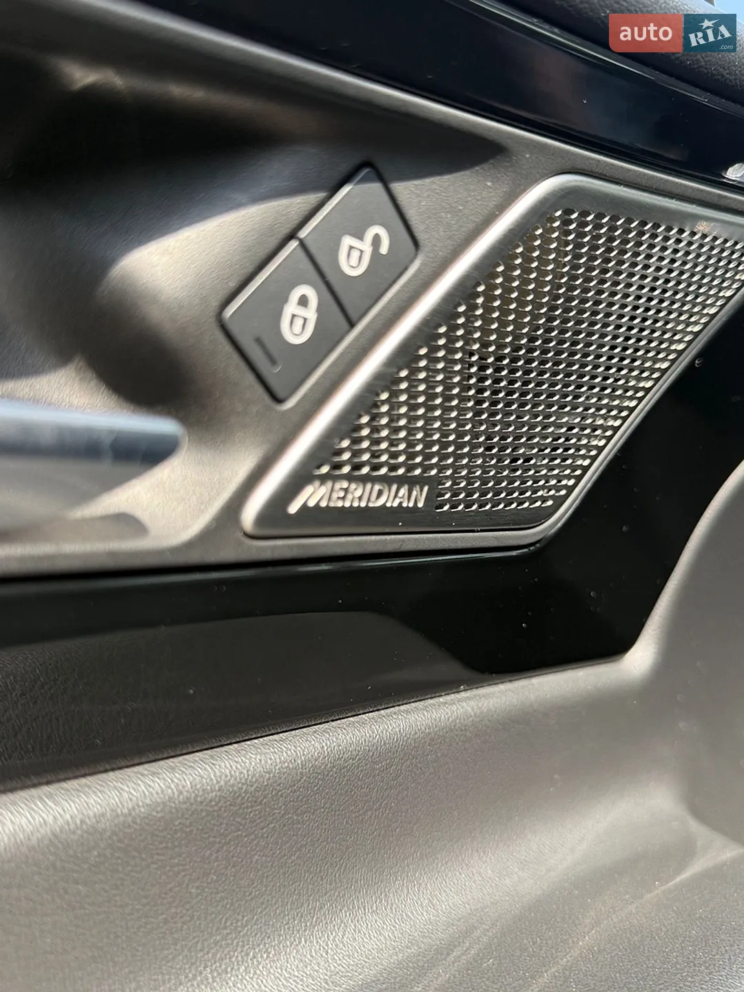 2019 Jaguar XE - мініатюра 17