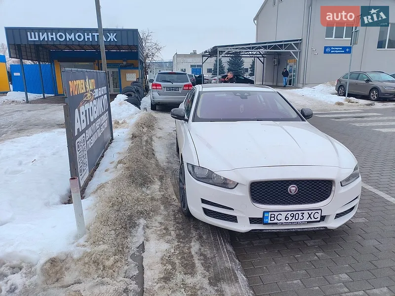 Jaguar XE