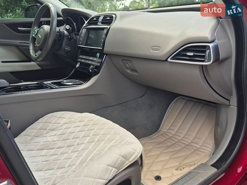 Седан Jaguar XE 2016 в Кременчуге фото 18 Седан Jaguar XE 2016 в Кременчуге