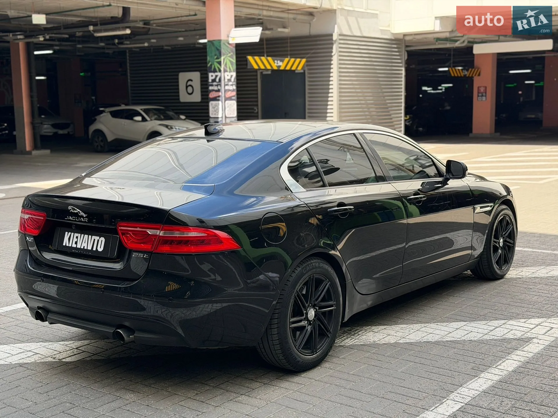 2016 Jaguar XE - мініатюра 3