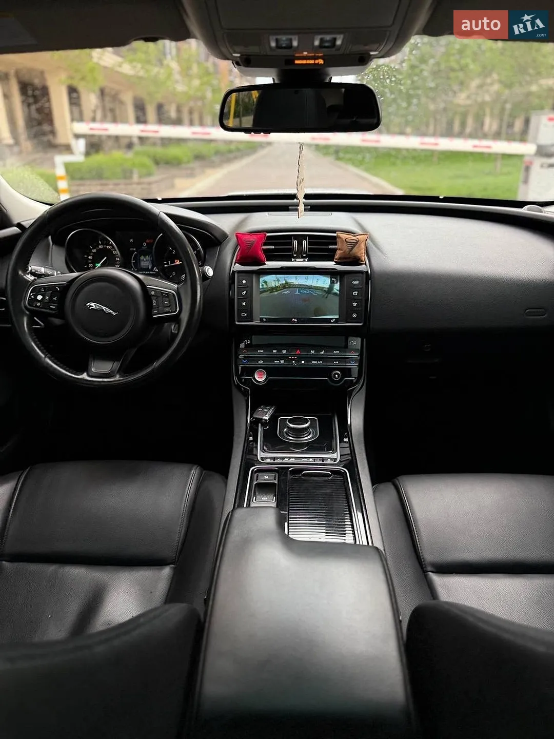 2017 Jaguar XE - мініатюра 15