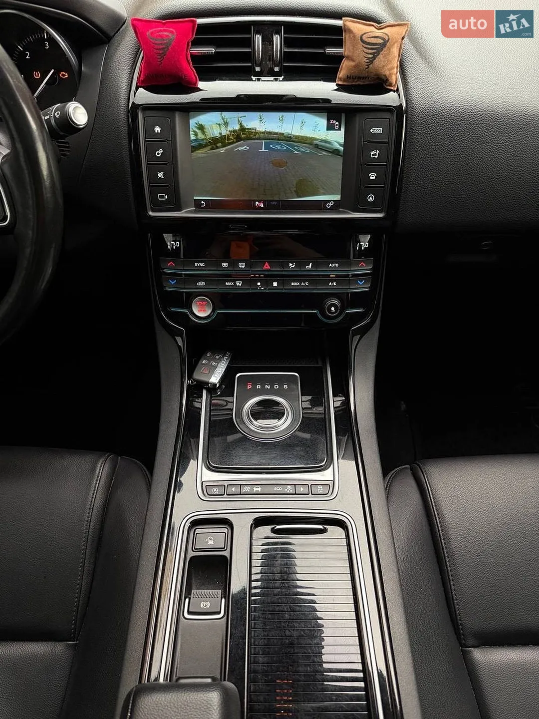 2017 Jaguar XE - мініатюра 19