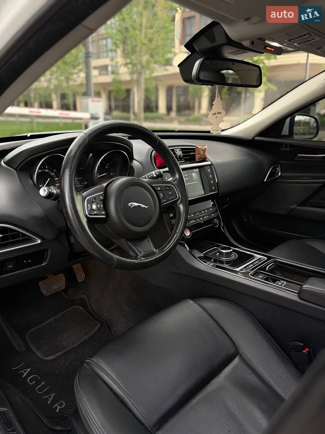 2017 Jaguar XE - мініатюра 27