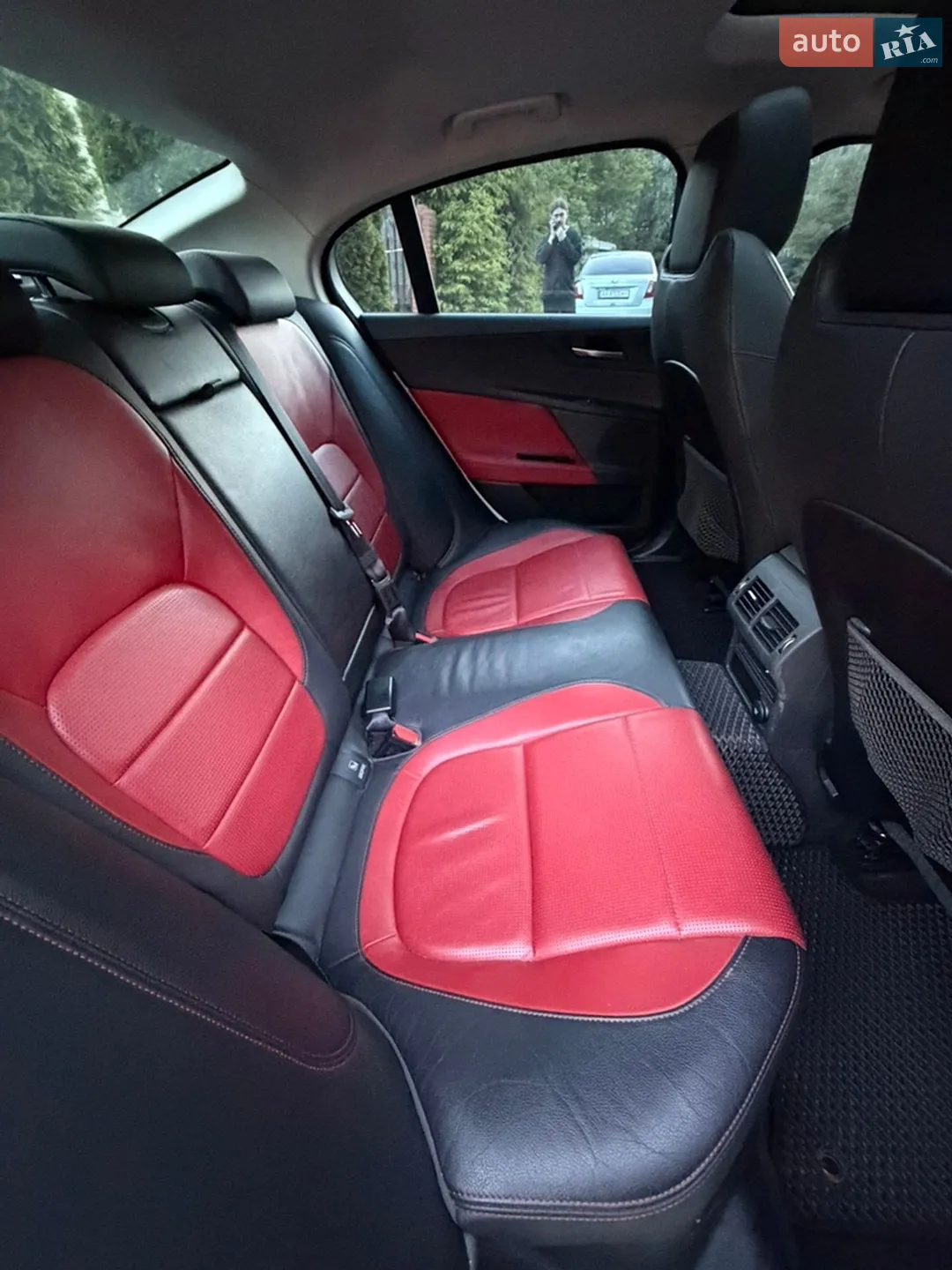 2018 Jaguar XE - мініатюра 18