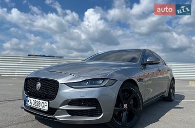 Седан Jaguar XE 2019 в Львове