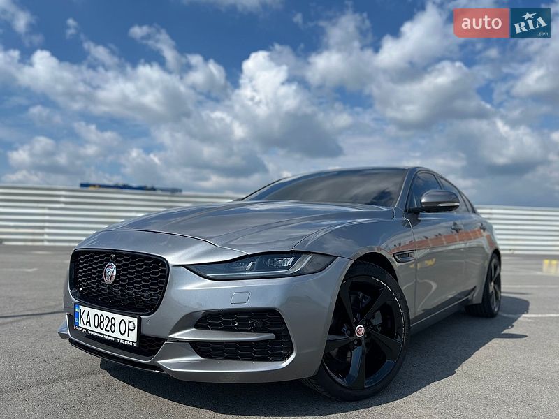 Седан Jaguar XE 2019 в Львове