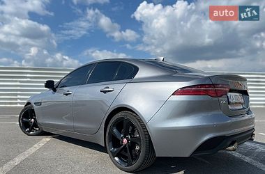 Седан Jaguar XE 2019 в Львове