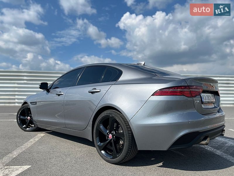 Седан Jaguar XE 2019 в Львове