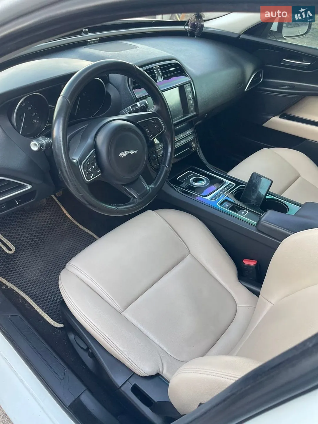 2016 Jaguar XE - мініатюра 6