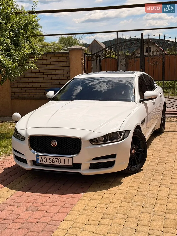 Jaguar XE 2018