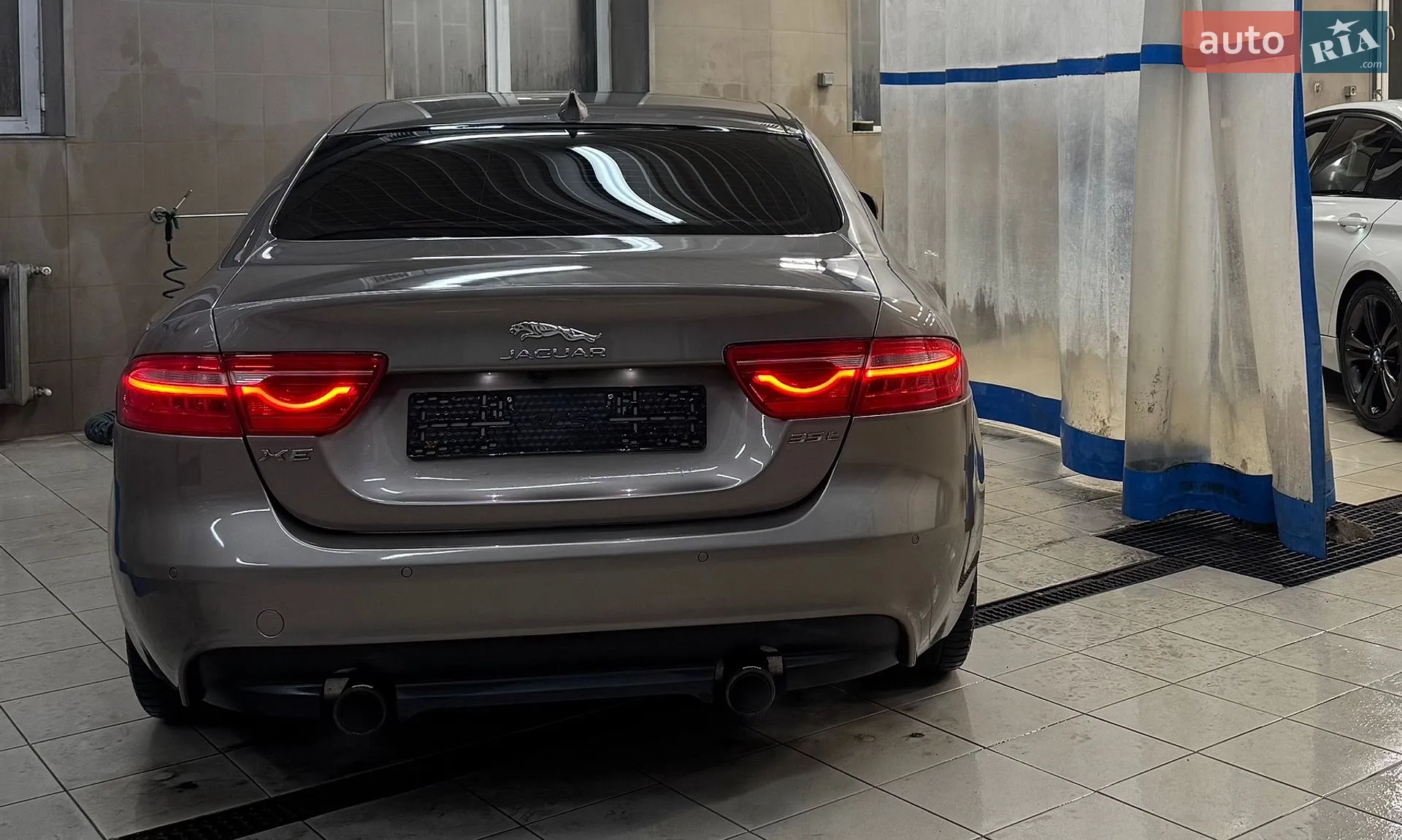 2016 Jaguar XE - мініатюра 4