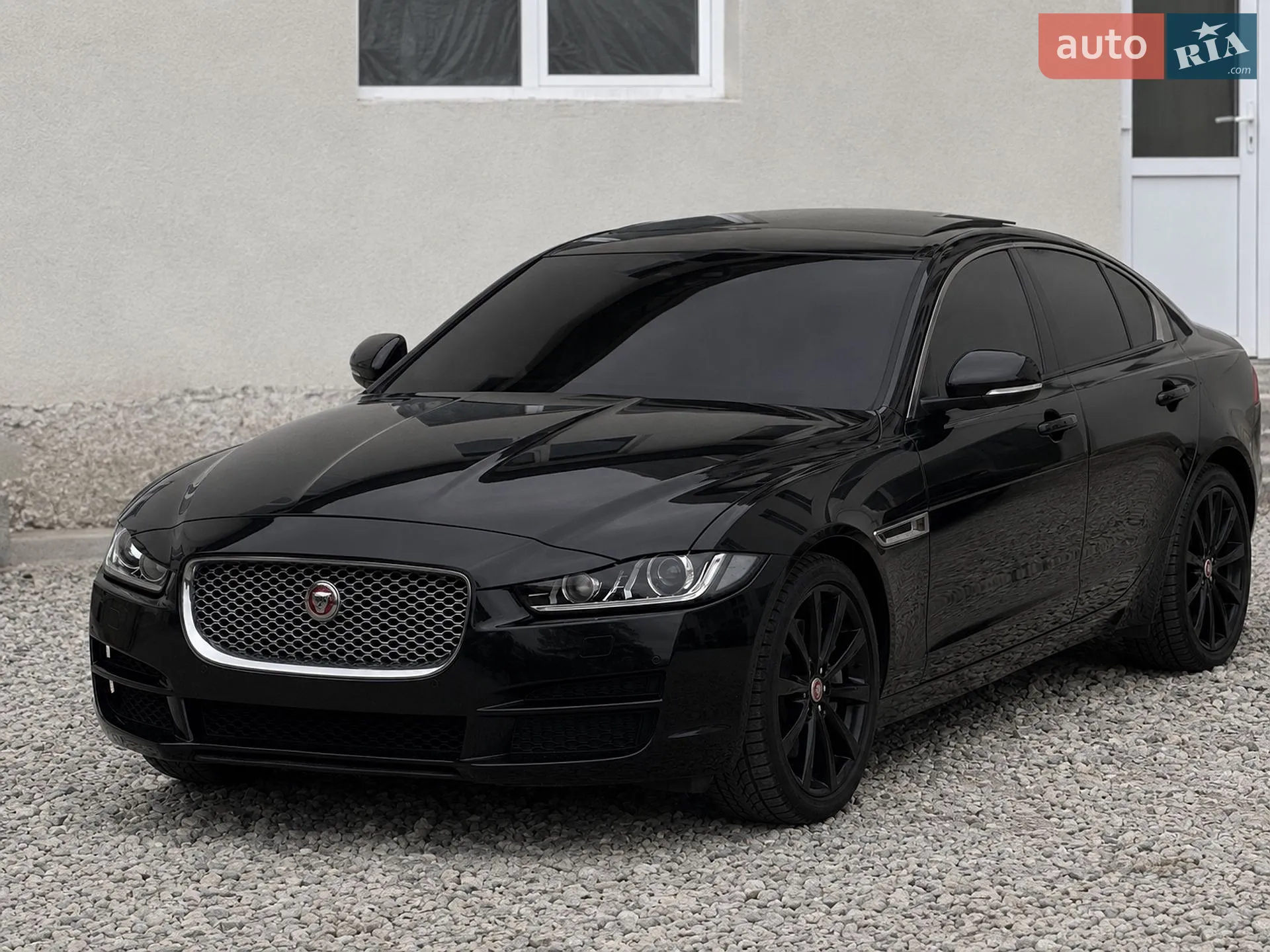 2016 Jaguar XE - мініатюра 2