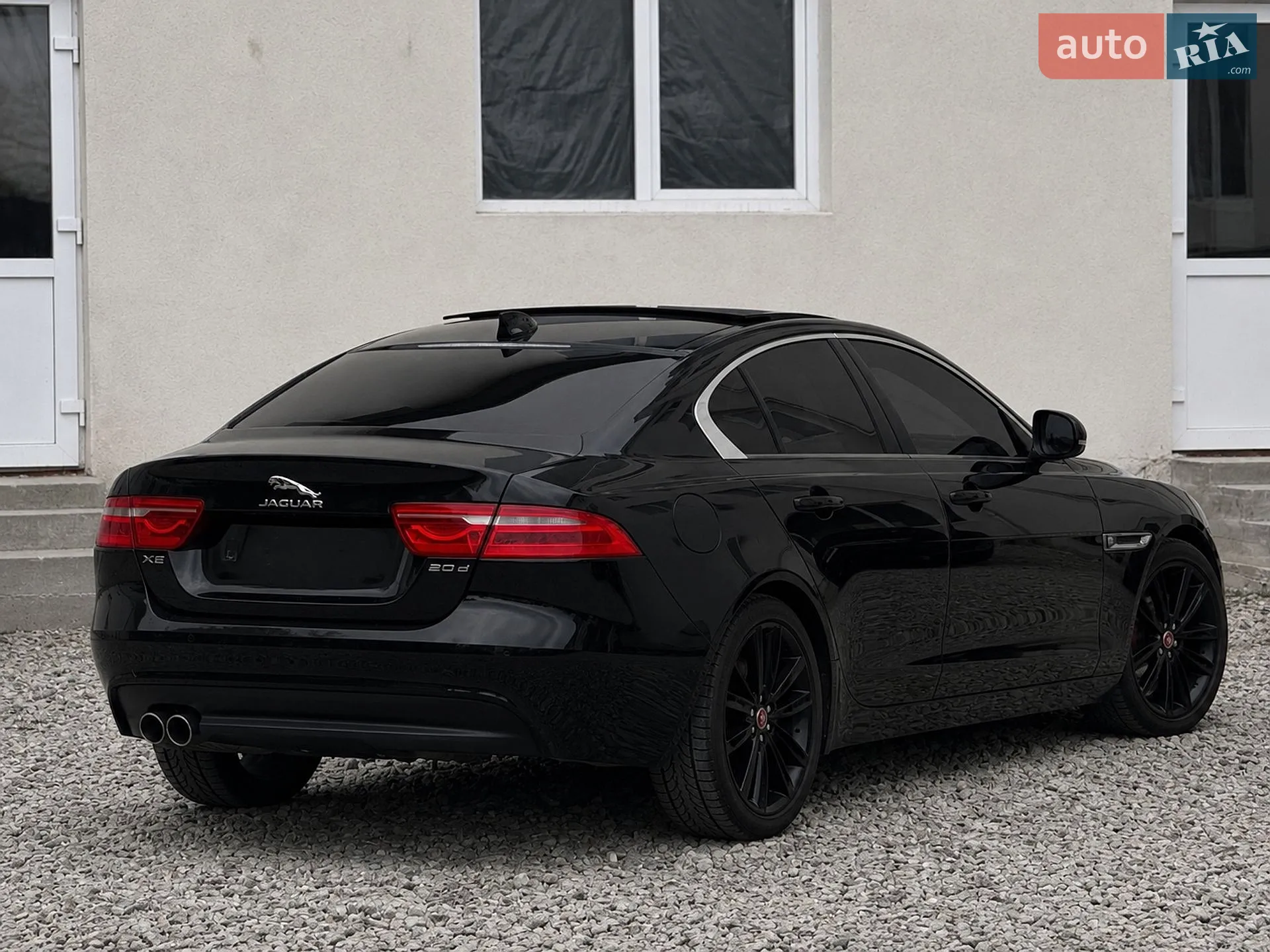 2016 Jaguar XE - мініатюра 3
