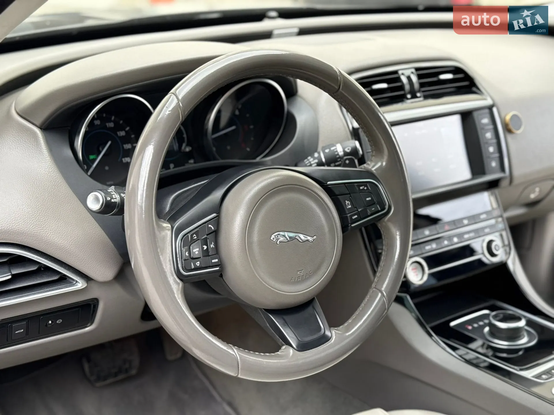 2016 Jaguar XE - мініатюра 6