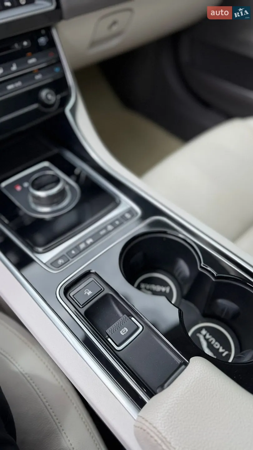 2016 Jaguar XE - мініатюра 25