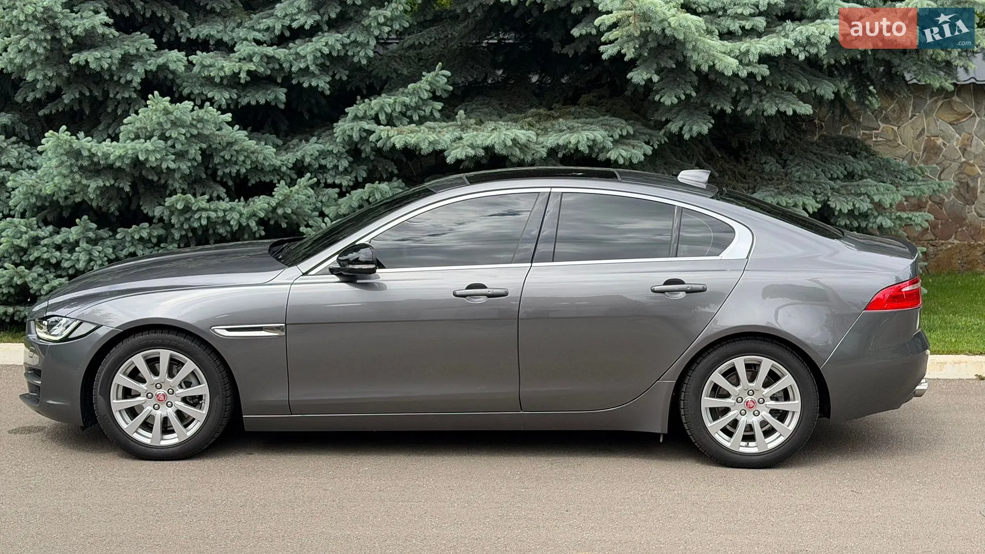 2016 Jaguar XE - мініатюра 5