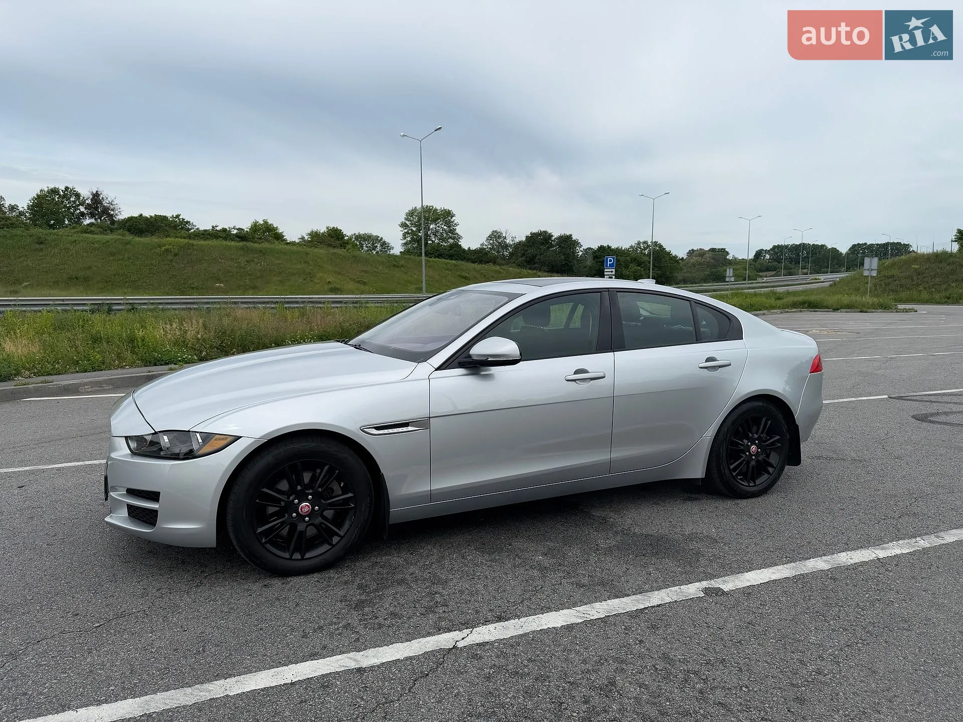 2017 Jaguar XE - мініатюра 3