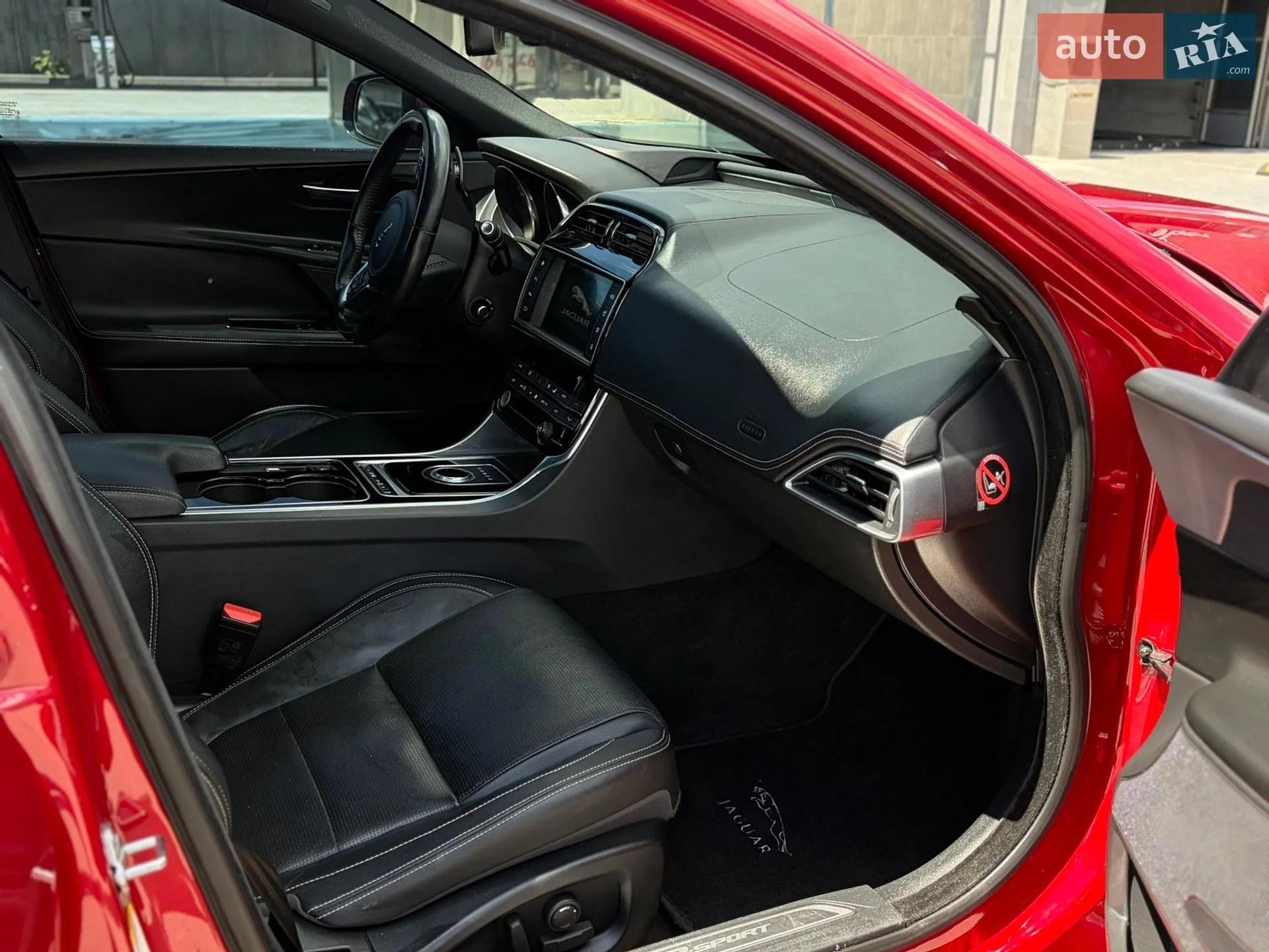2016 Jaguar XE - мініатюра 36