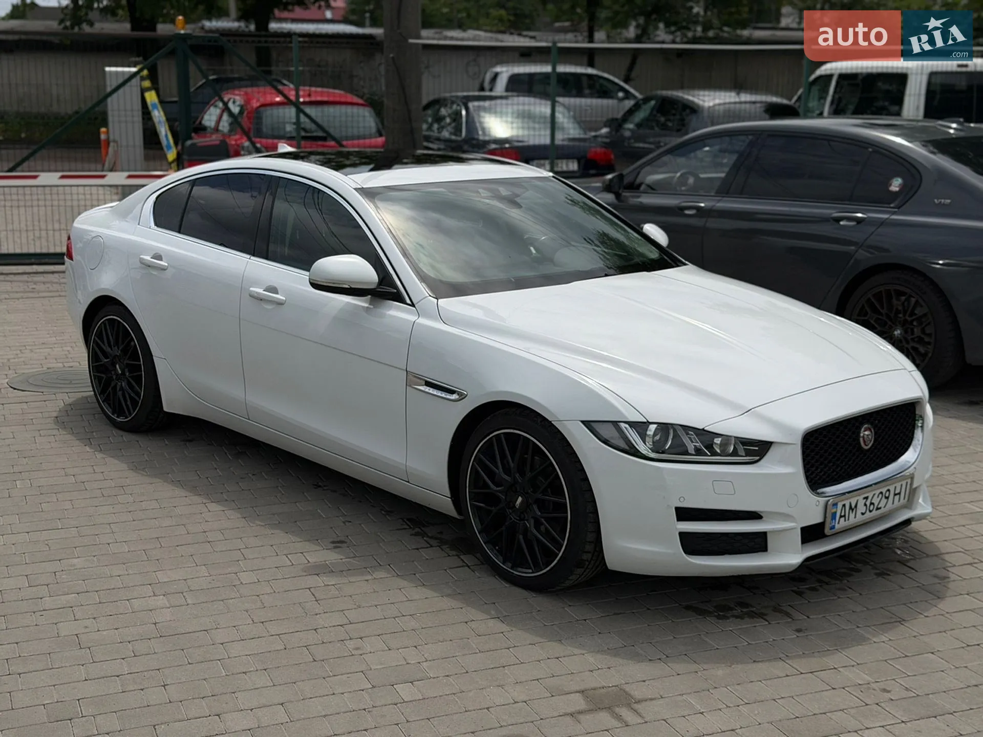 2016 Jaguar XE - фото 1