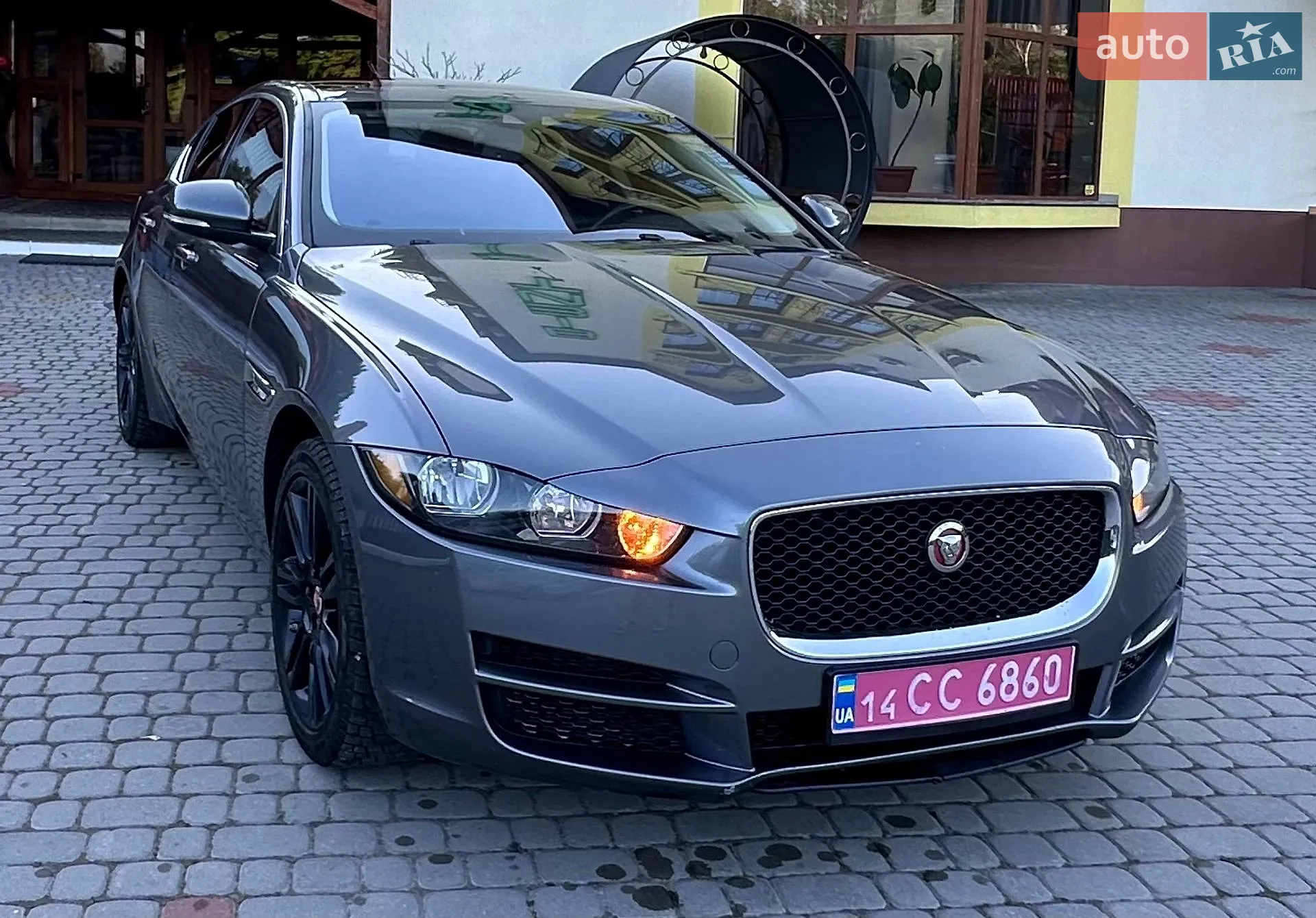 2017 Jaguar XE - мініатюра 5