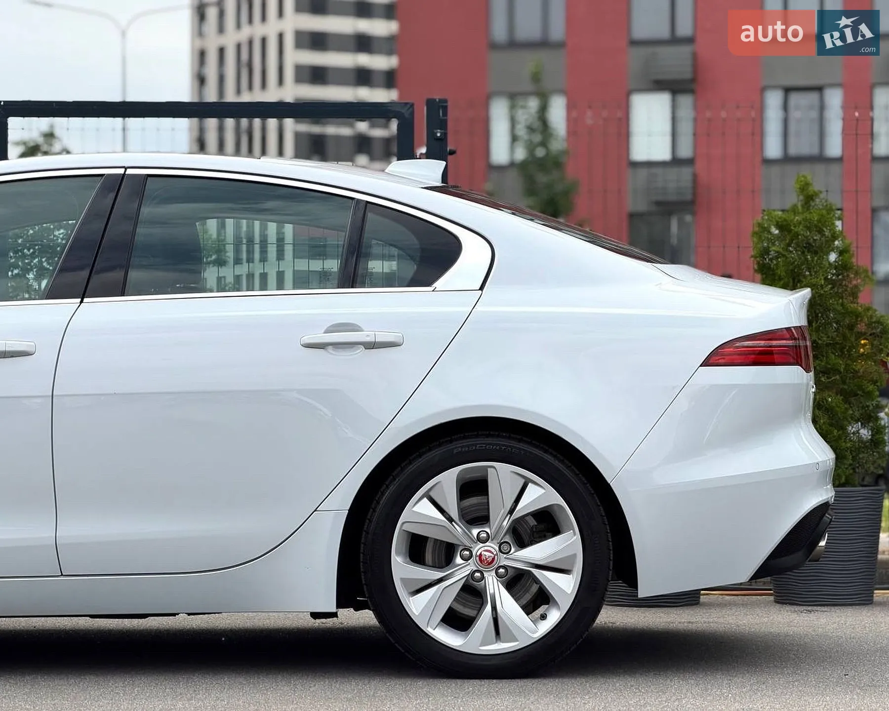 2019 Jaguar XE - мініатюра 10