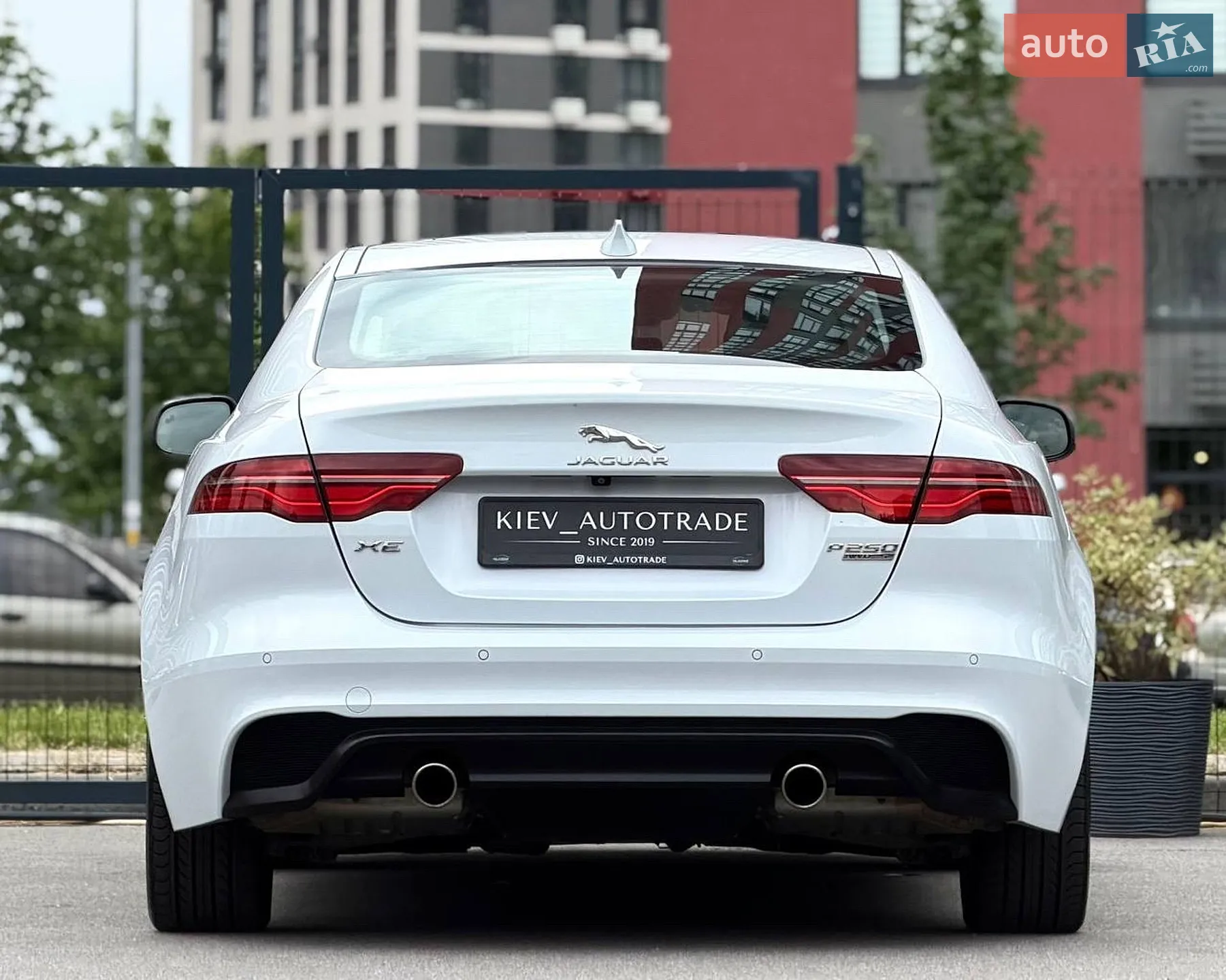 2019 Jaguar XE - мініатюра 14