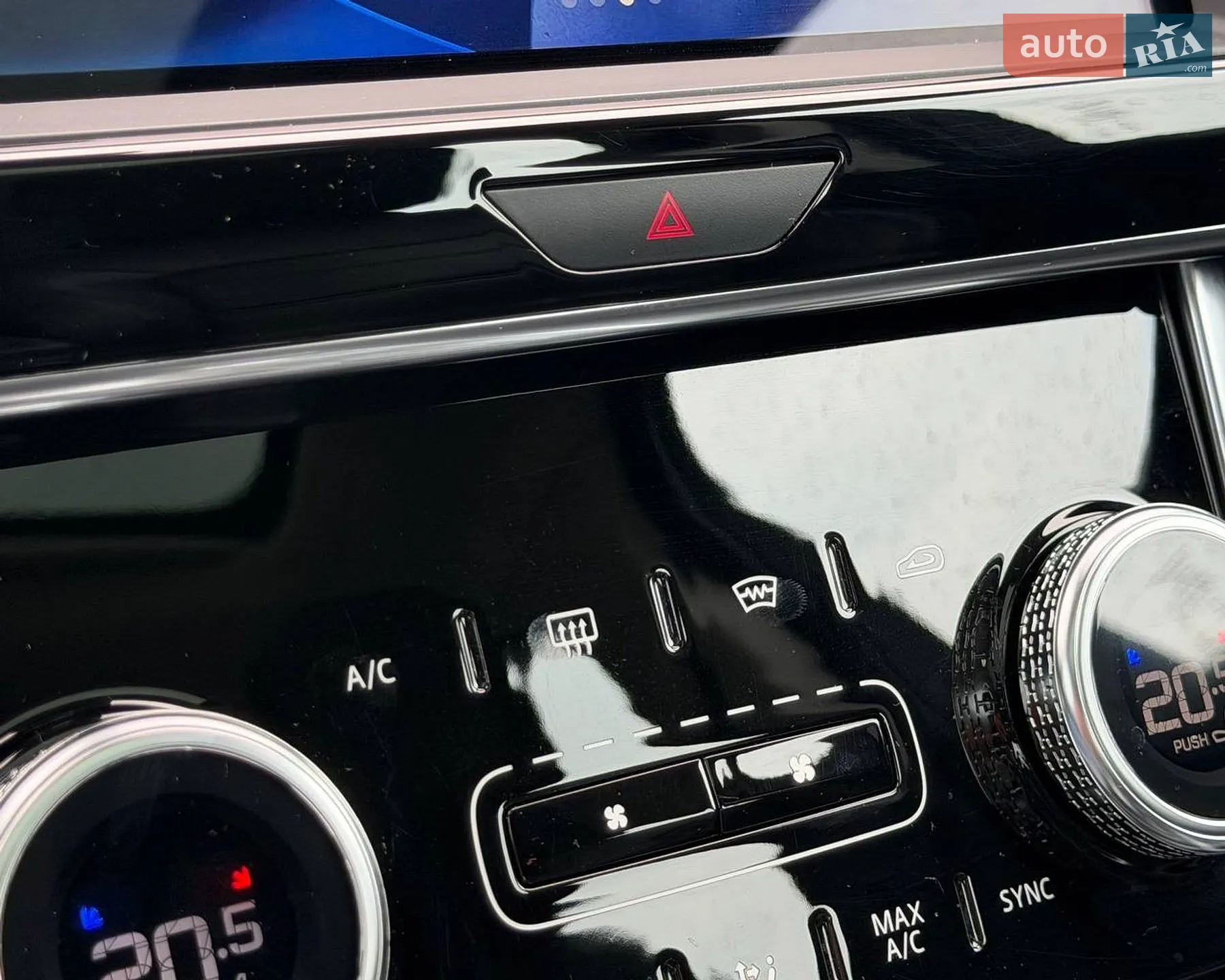 2019 Jaguar XE - мініатюра 26