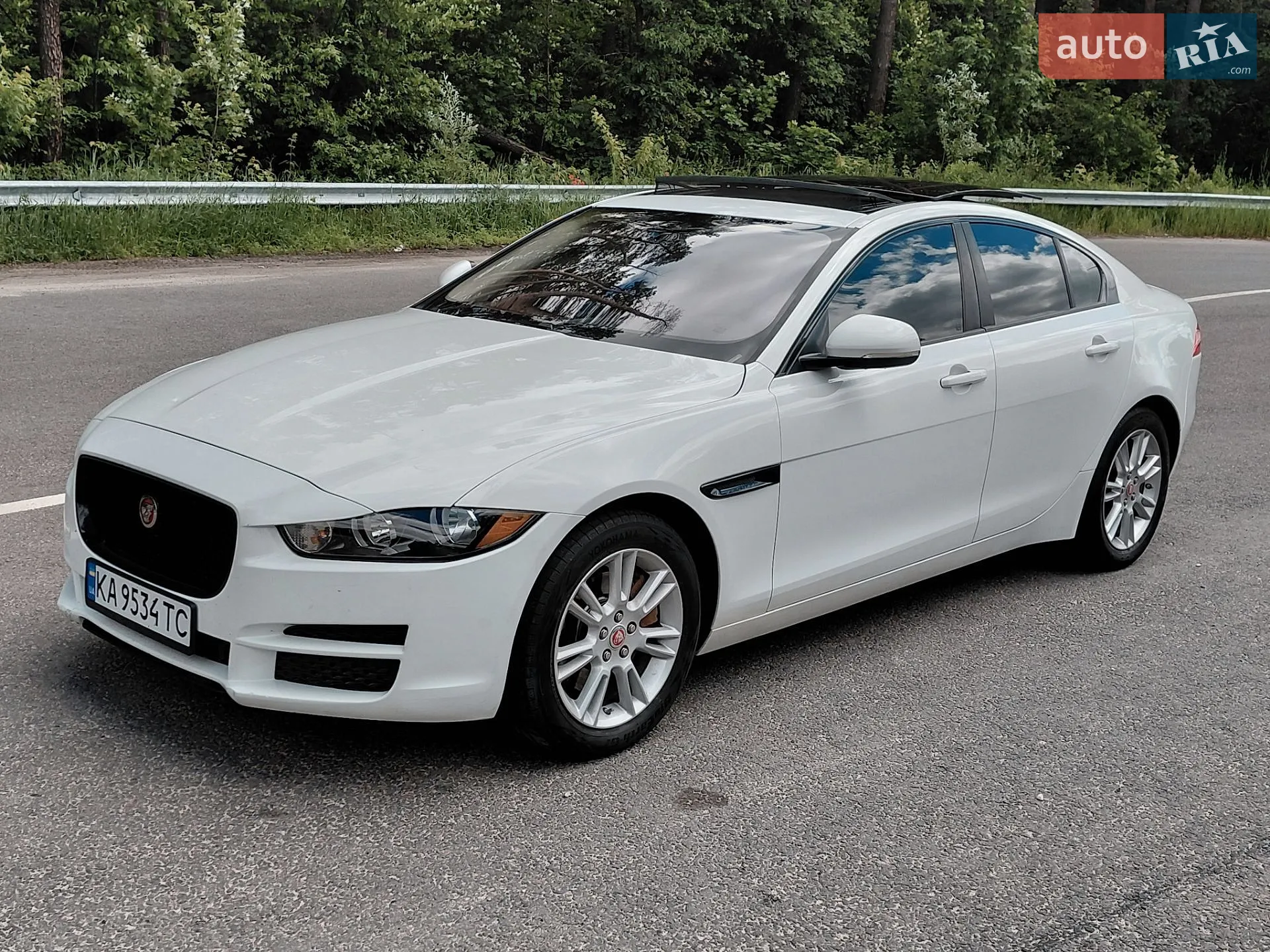 2017 Jaguar XE - мініатюра 5