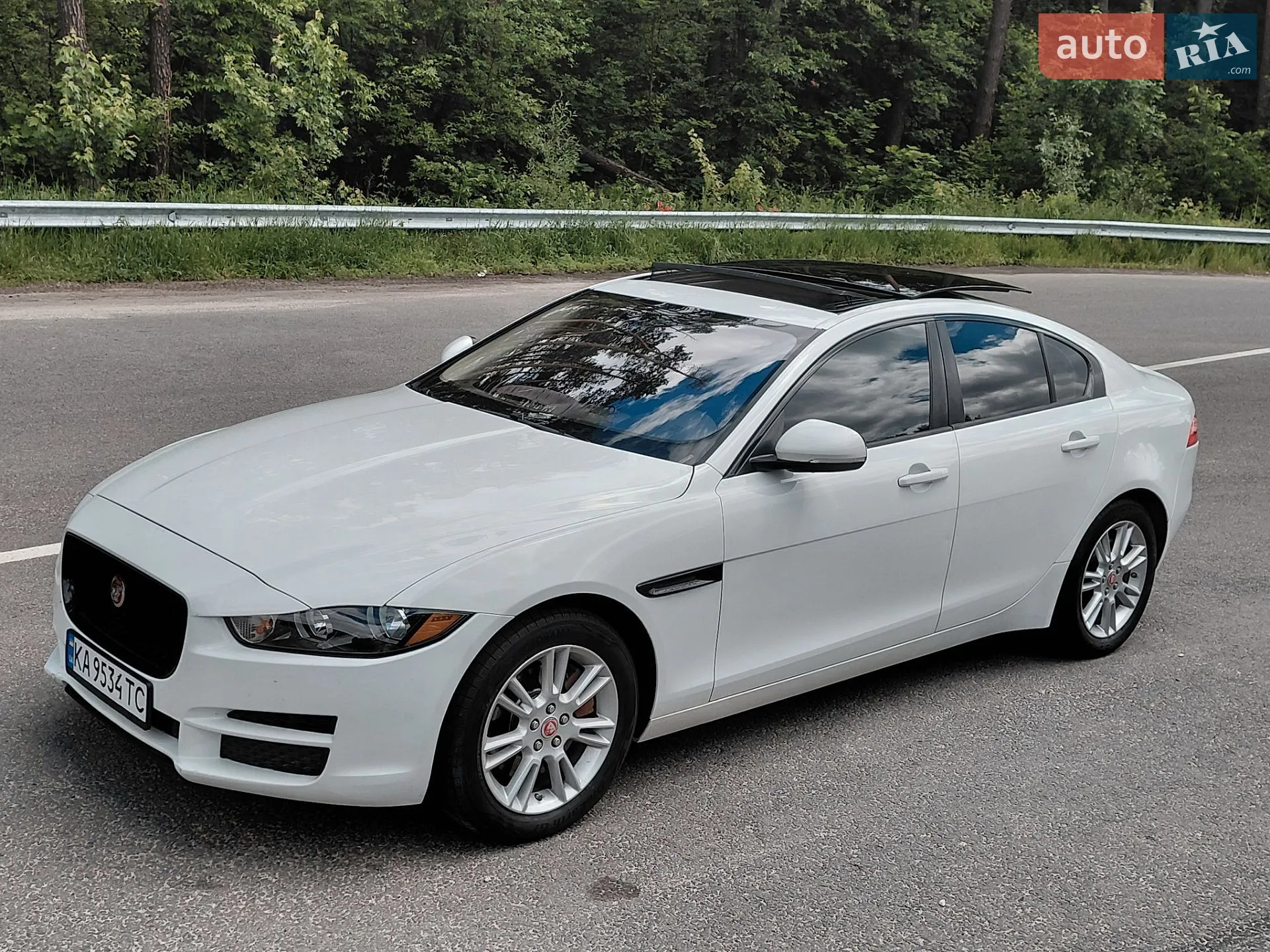 2017 Jaguar XE - мініатюра 19