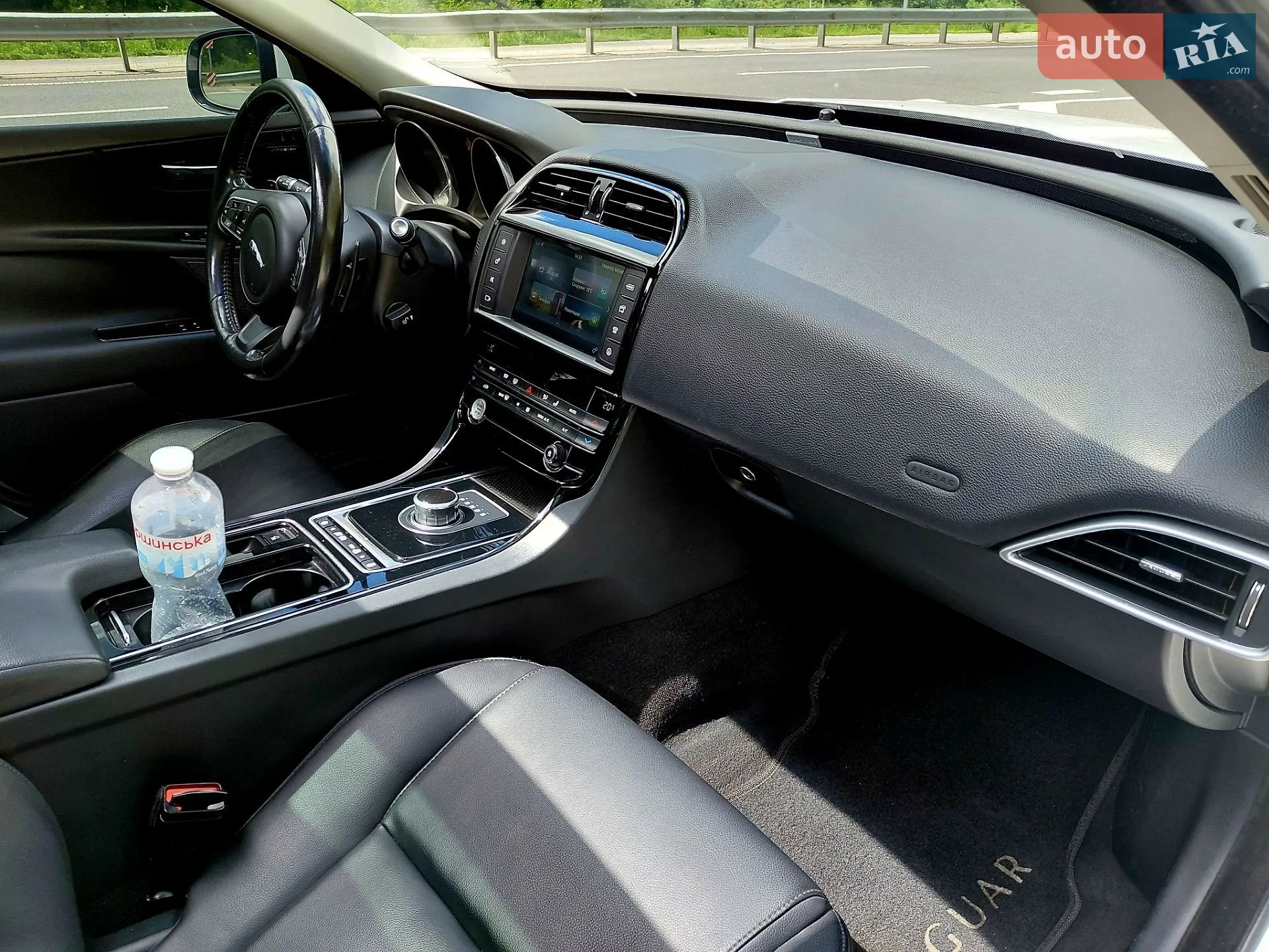 2017 Jaguar XE - мініатюра 24