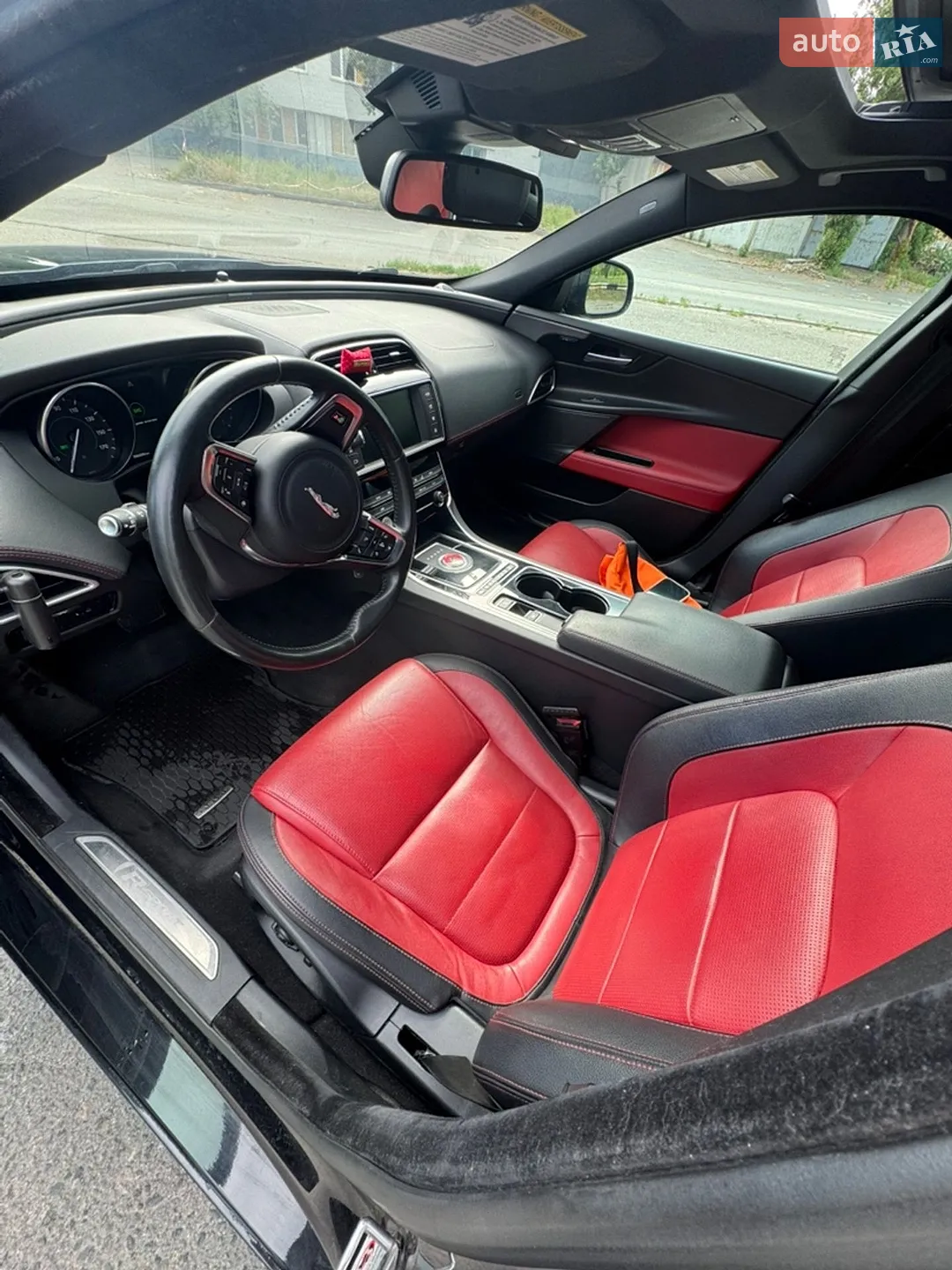 2016 Jaguar XE - мініатюра 6