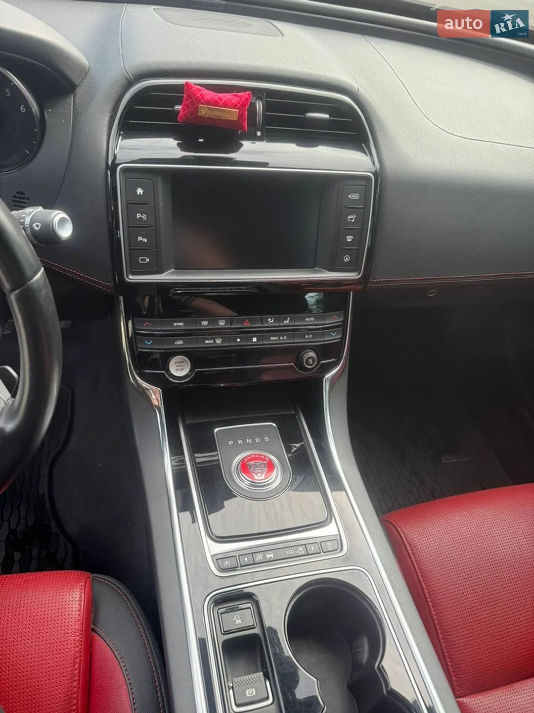2016 Jaguar XE - мініатюра 8