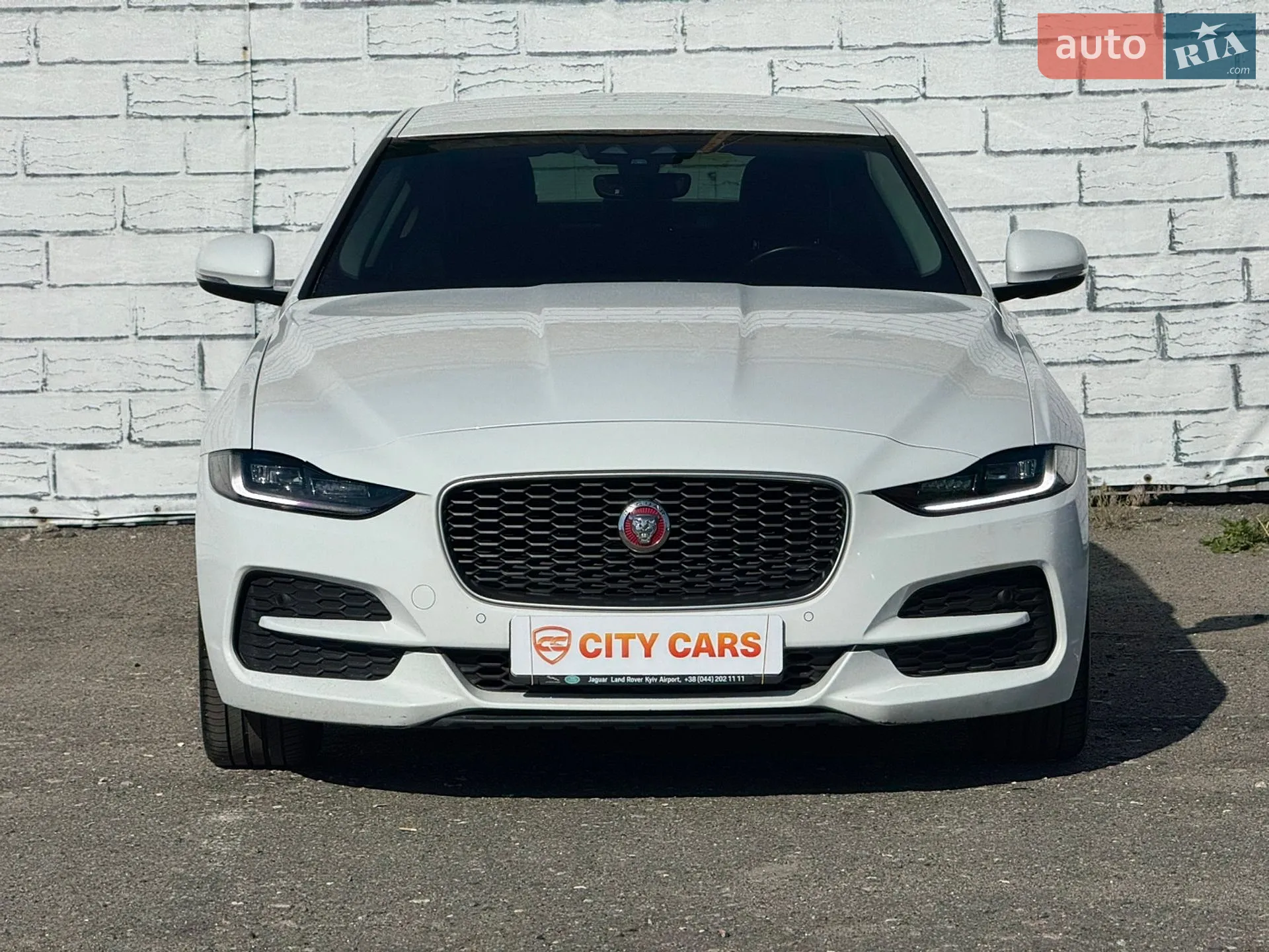2020 Jaguar XE - мініатюра 4