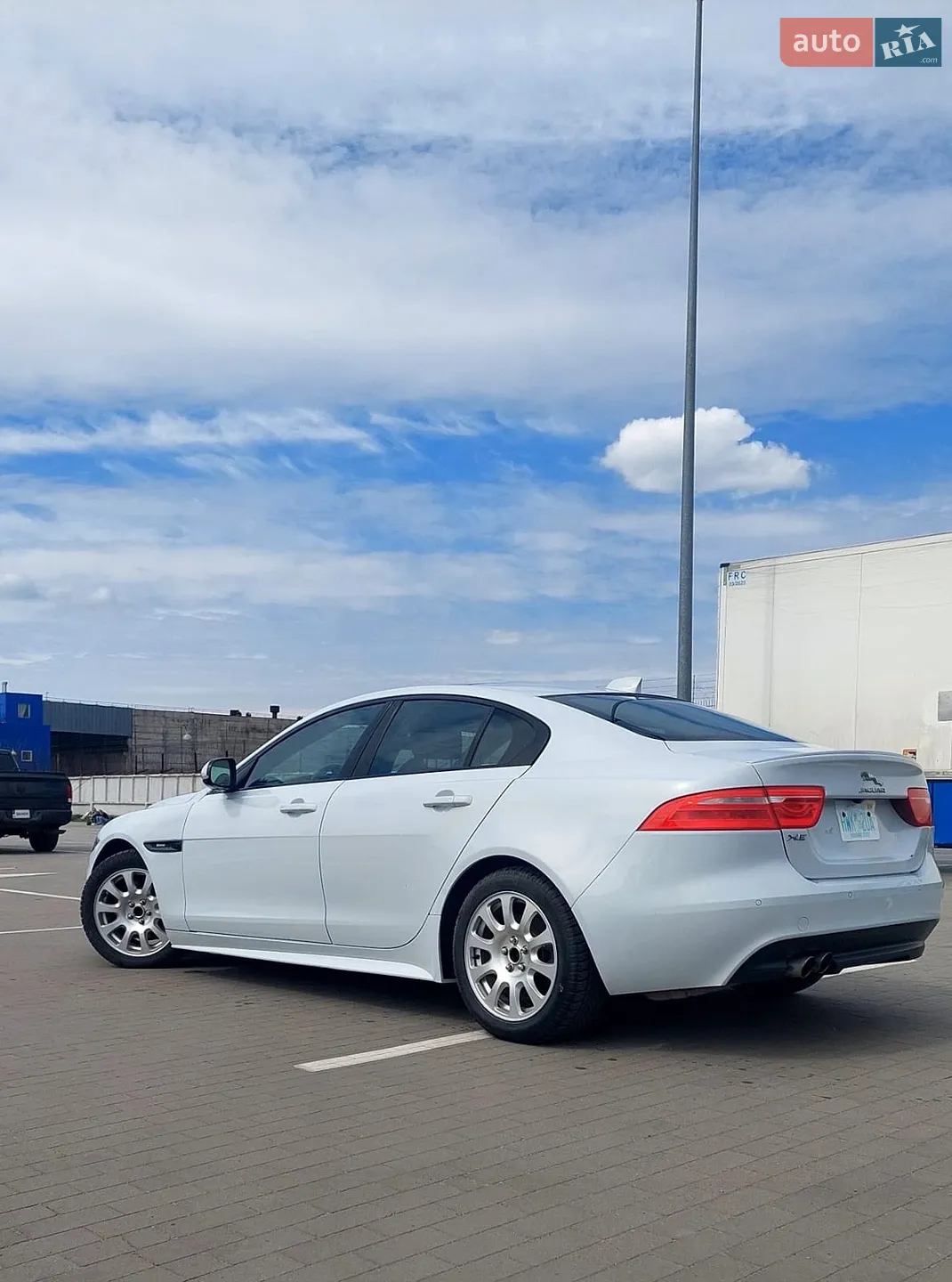 2016 Jaguar XE - мініатюра 5