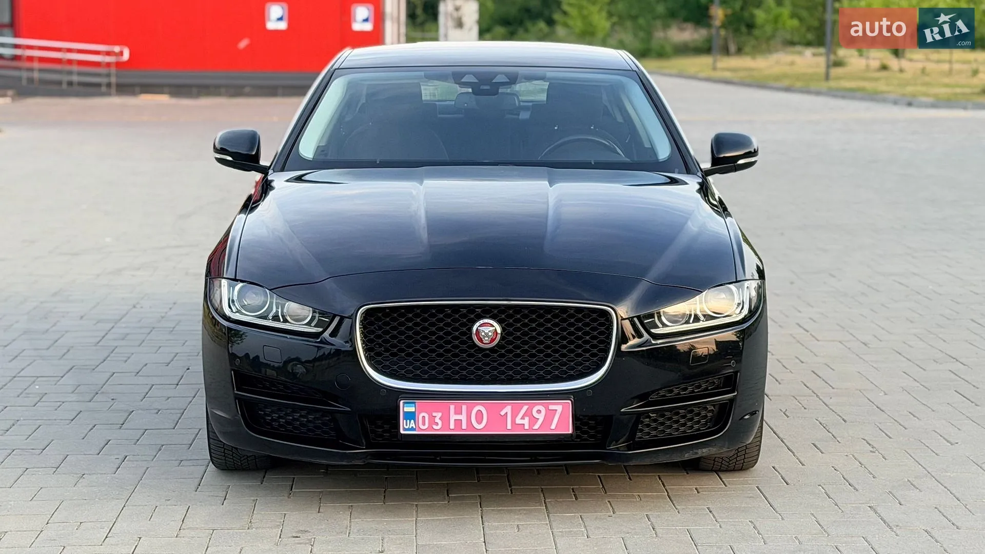 2016 Jaguar XE - мініатюра 4