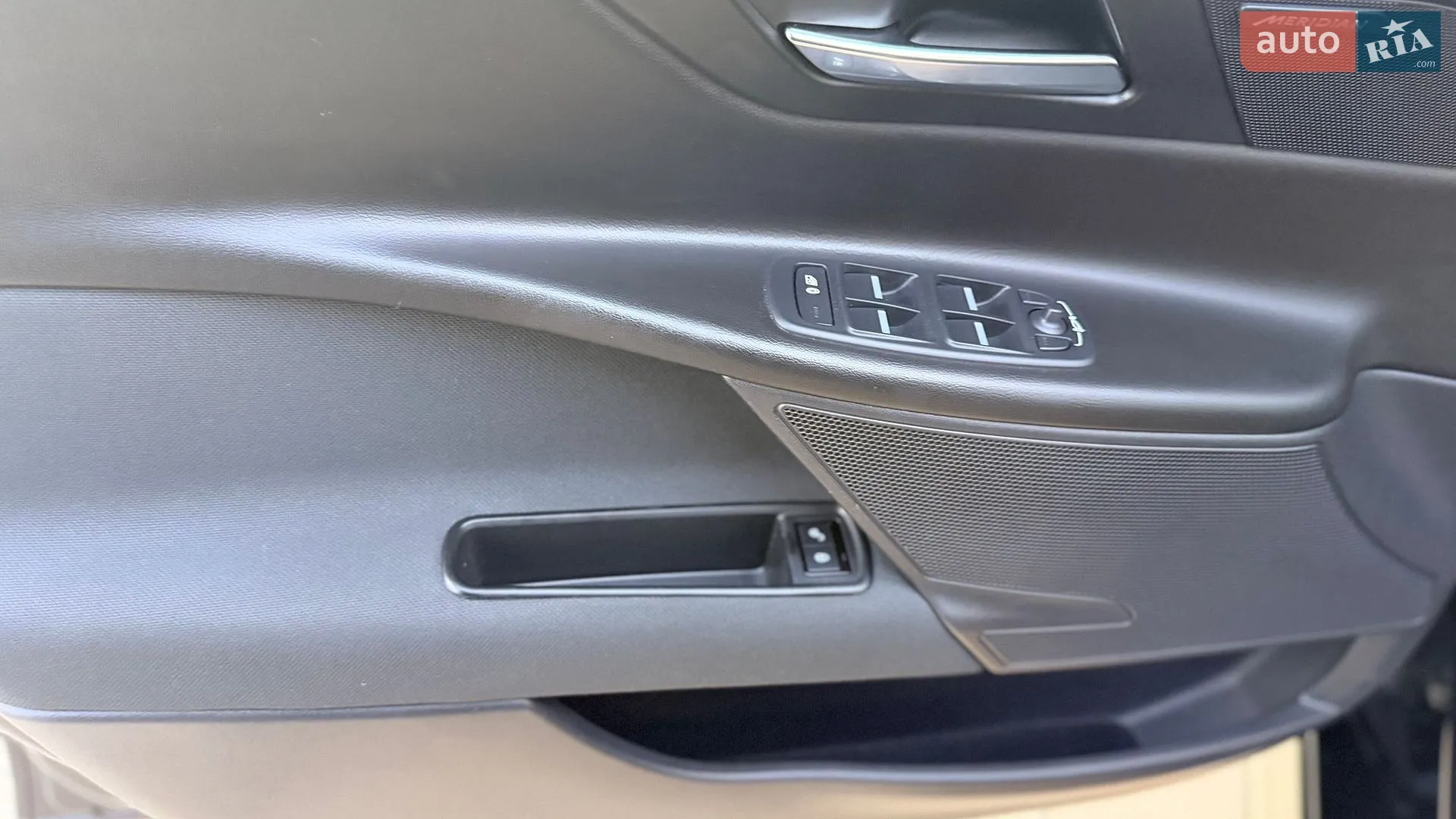 2016 Jaguar XE - мініатюра 35