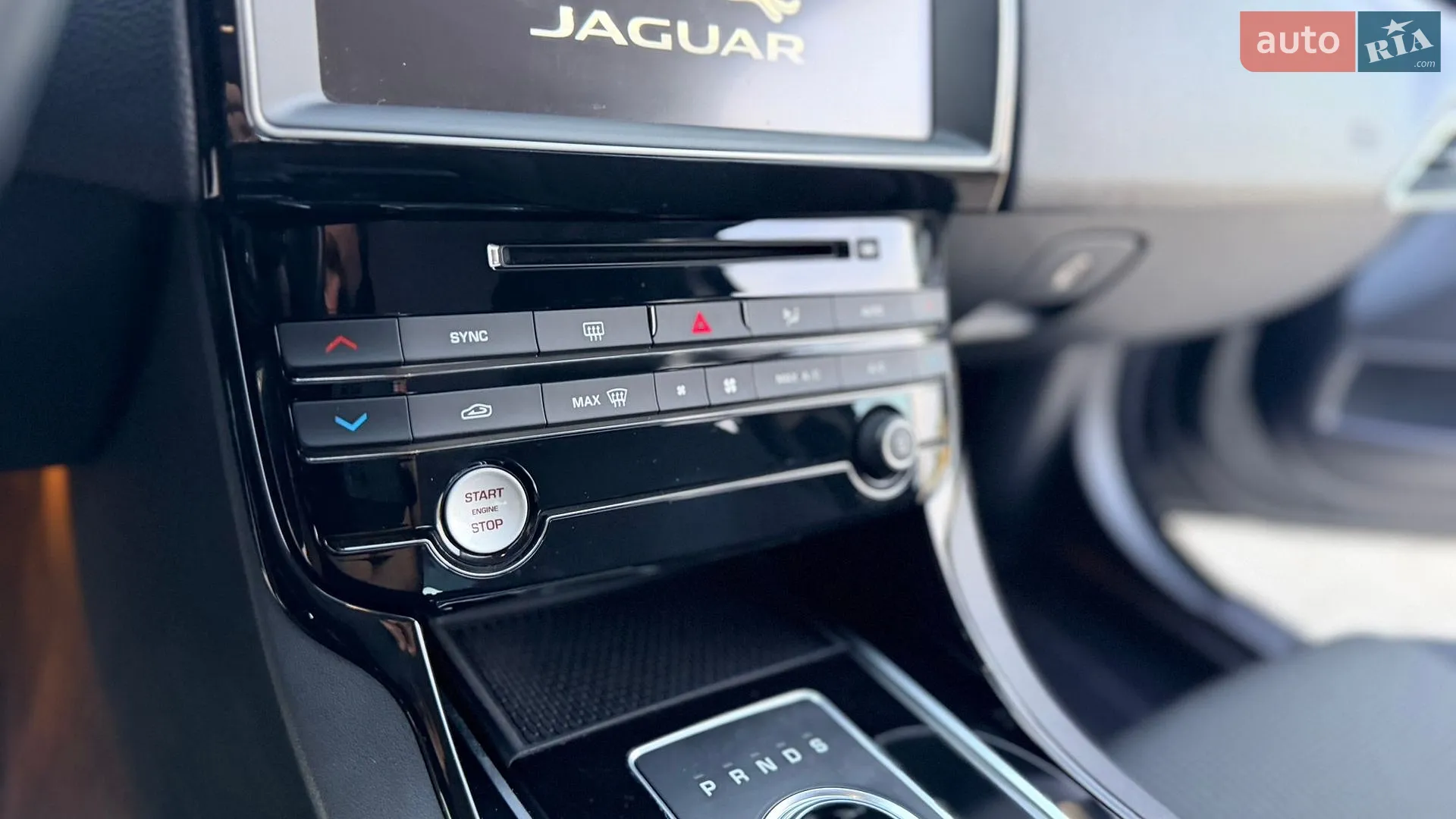2016 Jaguar XE - мініатюра 40