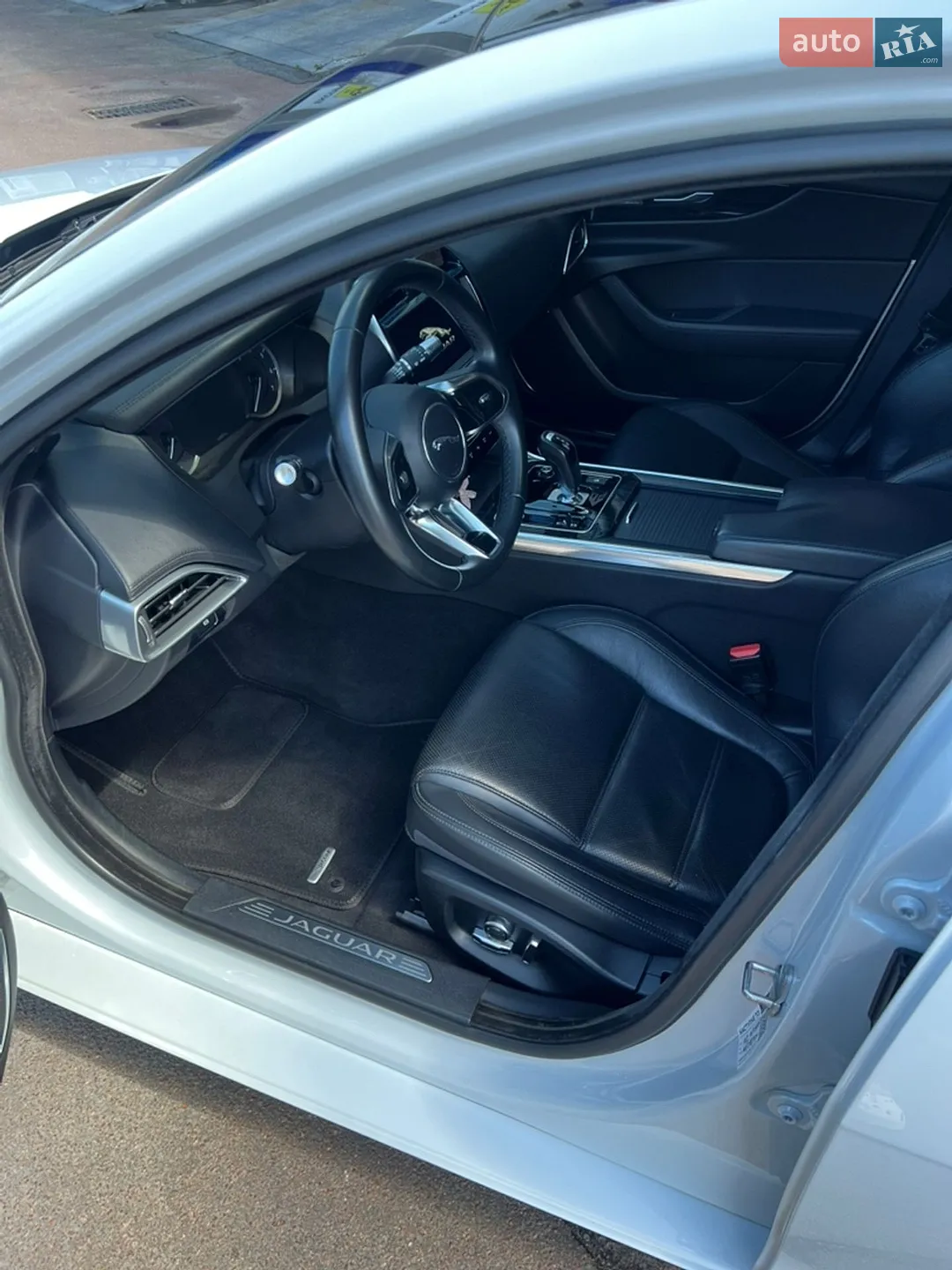 2019 Jaguar XE - мініатюра 20