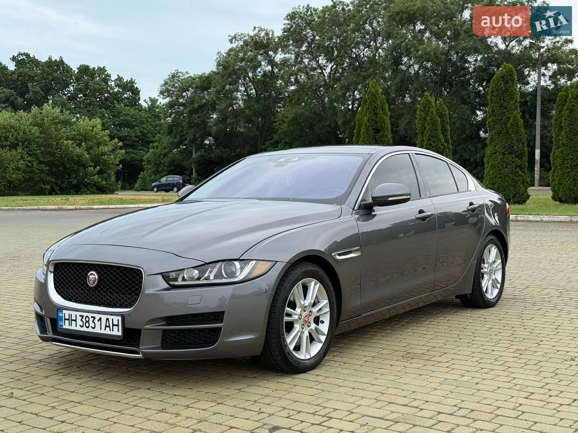 2016 Jaguar XE - мініатюра 3