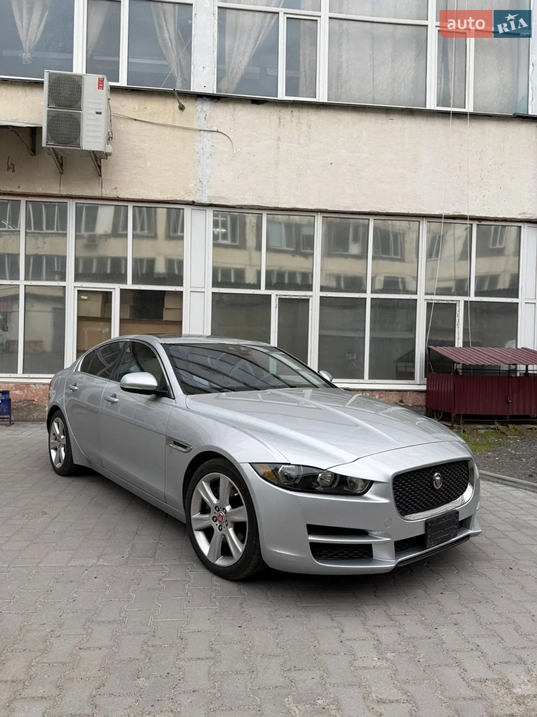 2016 Jaguar XE - мініатюра 3